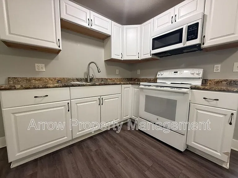2800 P St #5 — Photo 1