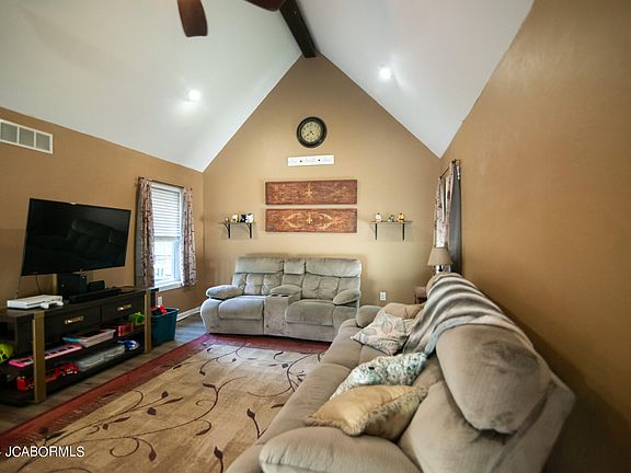 4th image of 733 Joseph Dr