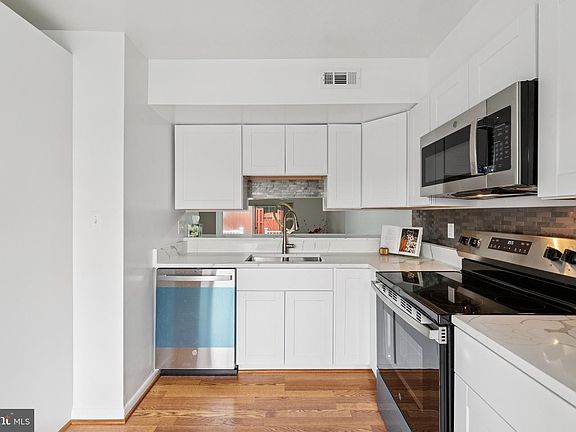 2nd image of 3664 Masthead Trl