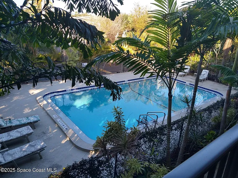 1020 Pinetree Dr #8 — Photo 4