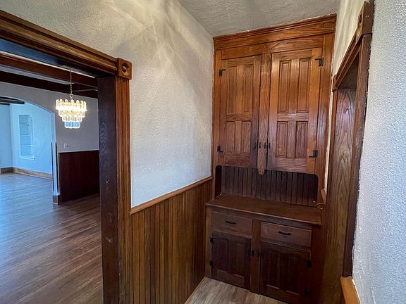 Butlers Pantry showing entrance to dining room