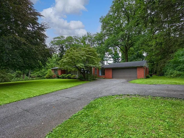 376 Arbor Rd — Photo 3