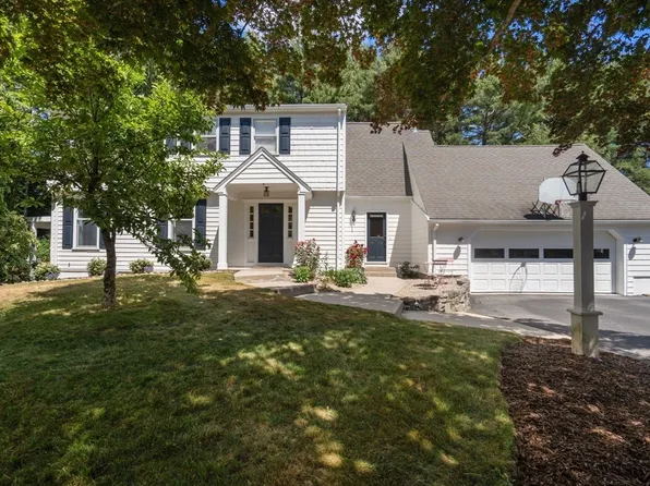 10 Steven Ln, Medfield, MA 02052