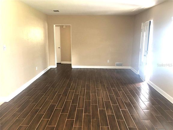 4th image of 1611 Hull Cir