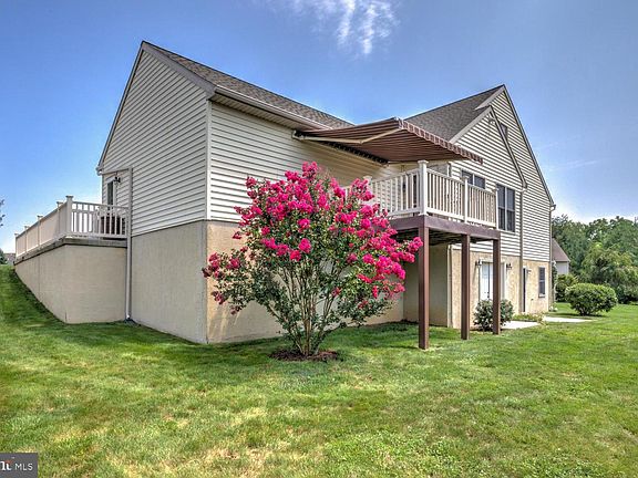 2nd image of 1050 Cambridge Dr