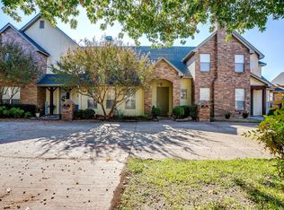 5882 Pecan Chase, Benbrook, TX 76132