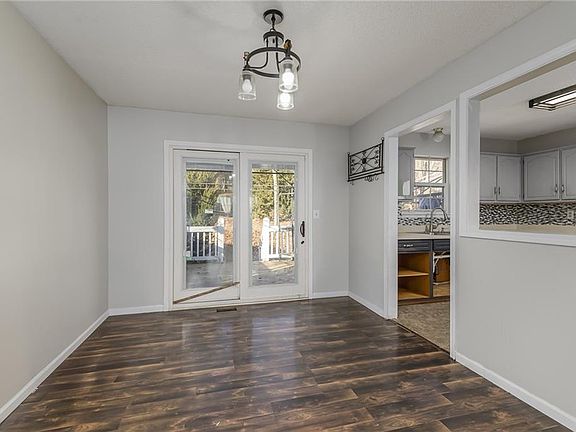 5th image of 2204 S 19th Ter