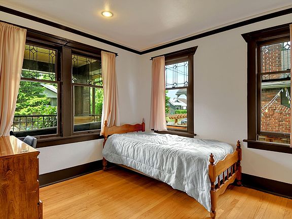 5th image of 5632 11th Ave NE #2