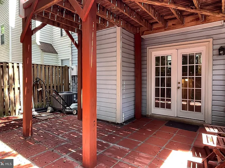 9694 Poindexter Ct — Photo 33