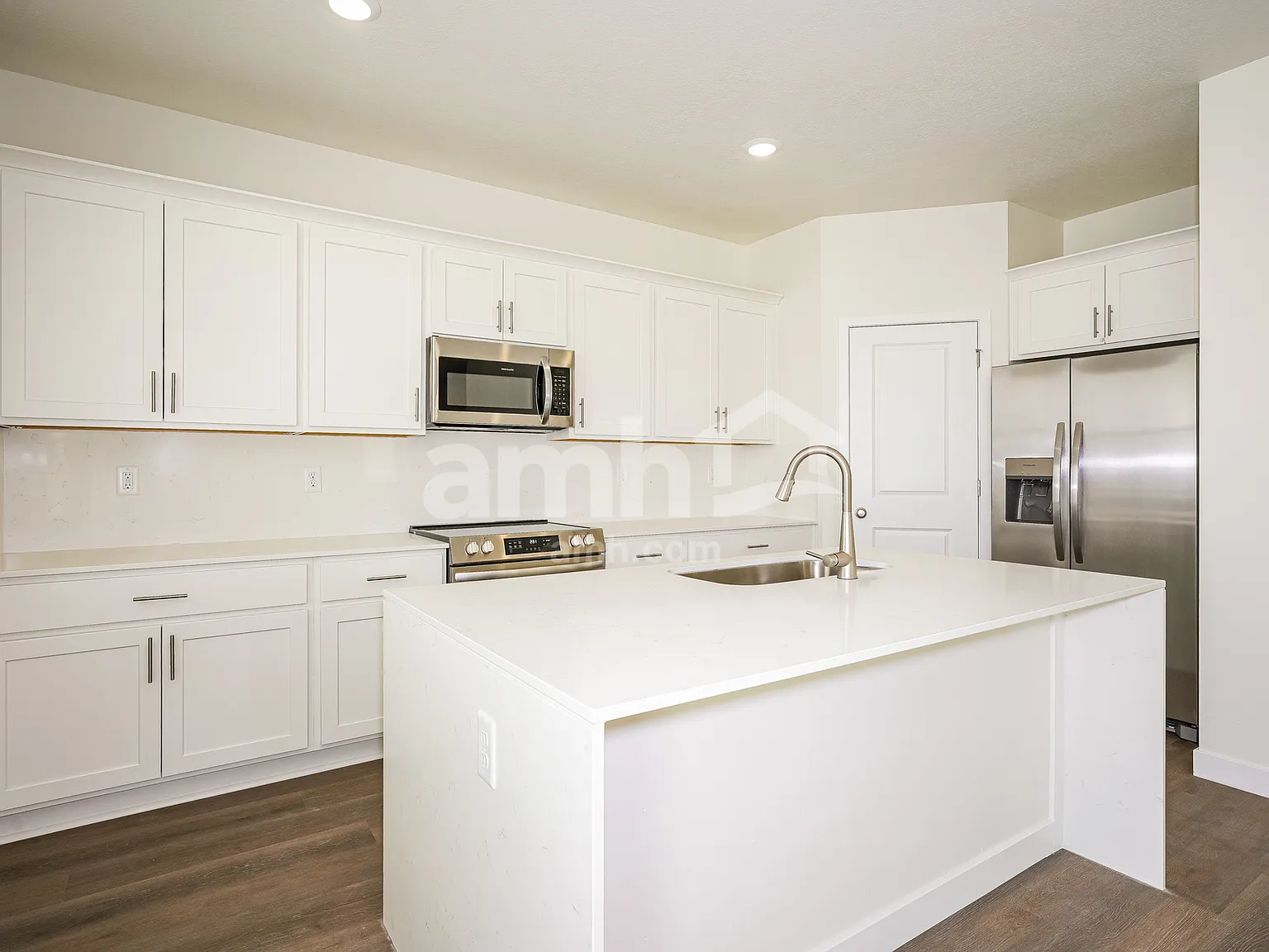 6 bed, 3.5 bath, 2451 sqft, $2,765 — Photo 3