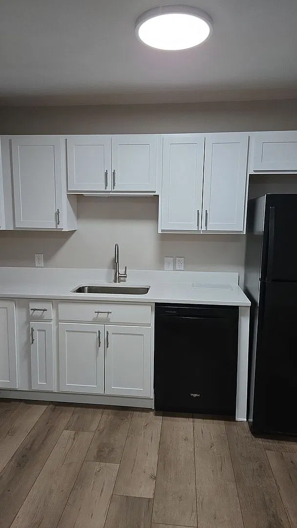 3-Bedroom, 1-Bath Duplex on Mountain View Drive — Photo 2