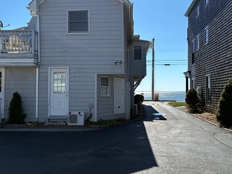 189 Seaside Ave — Photo 1