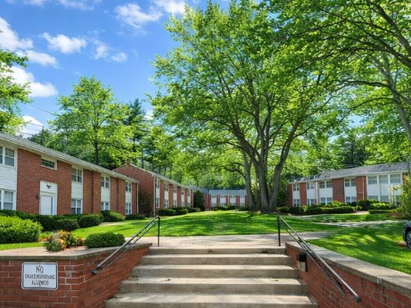 949 Hopmeadow St #28