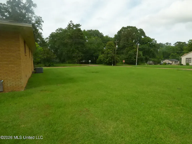 265 W Pine St — Photo 3