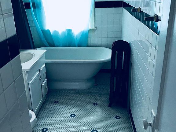 4th image of 11218 S Vernon Ave #2