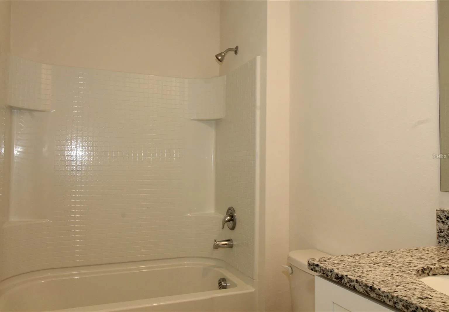 4 bed, 2.0 bath, 1828 sqft, $2,400 — Photo 4