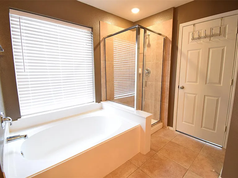 1006 Abigail Dr — Photo 12