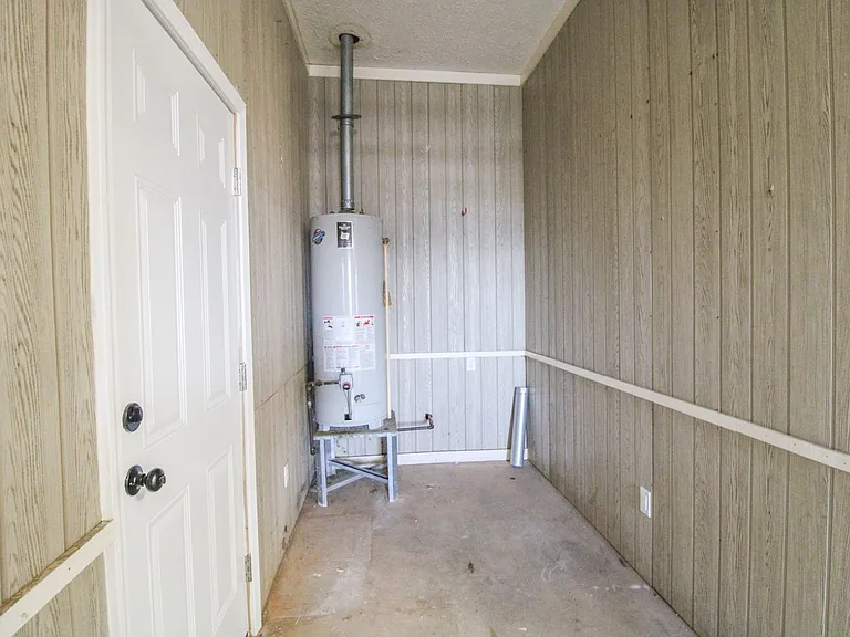 17524 Martin Dr — Photo 42
