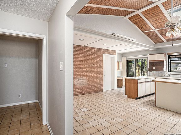 4th image of 5951 Rainmaker Street