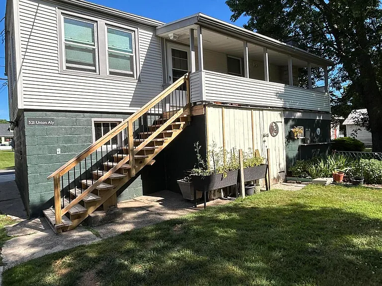 521 N Union Aly — Photo 1