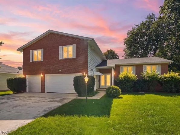 15559 Cottonwood Oval, Middleburg Heights, OH 44130