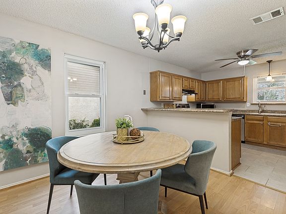 4th image of 2519 Beverly Hills Ln