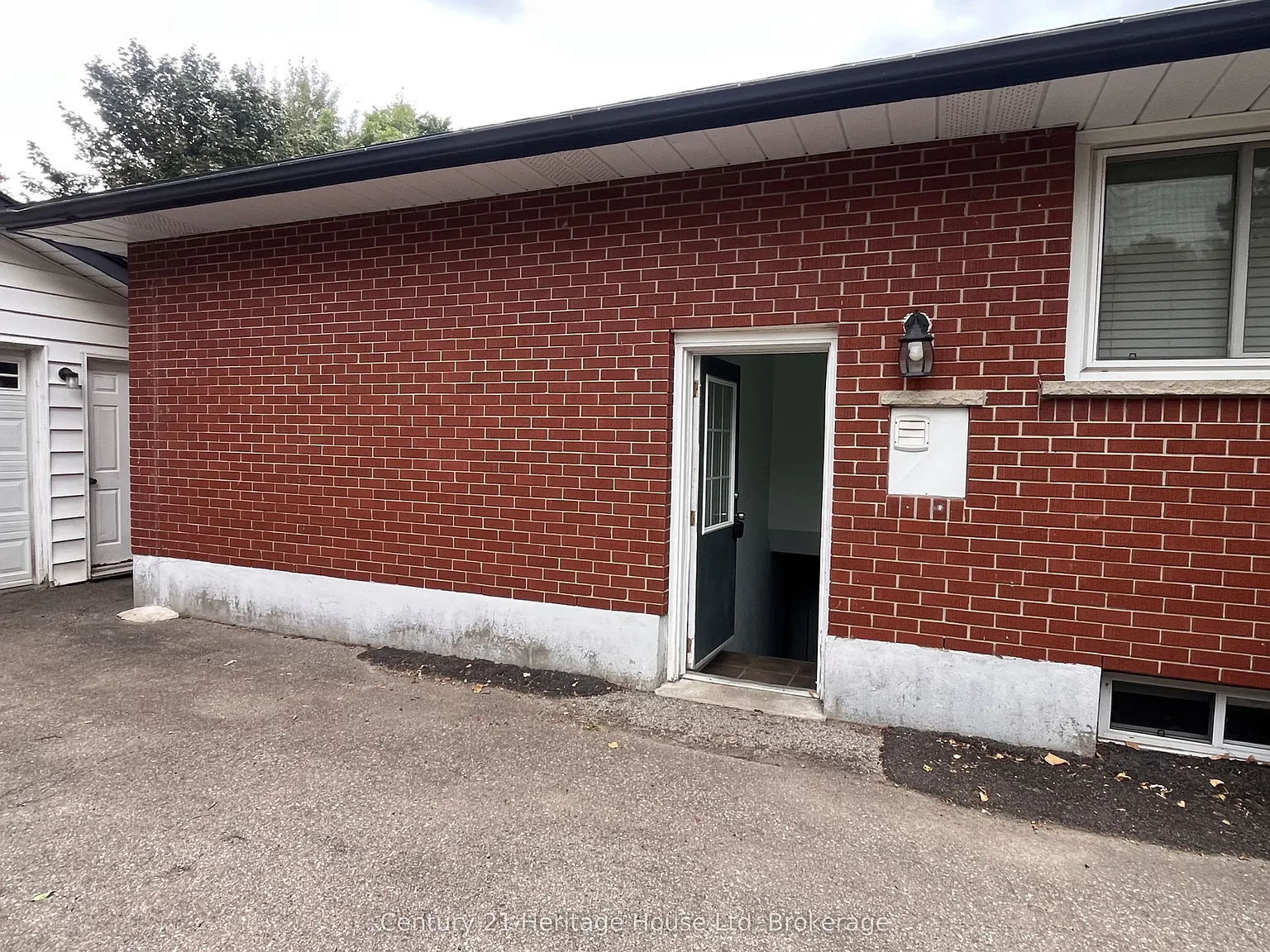 2 bed, $1,900 — Photo 3