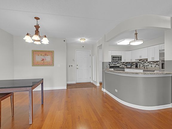 5th image of 720 Creekside Dr Unit 303