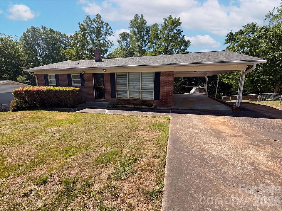 1st image of 2431 Lynn Dr