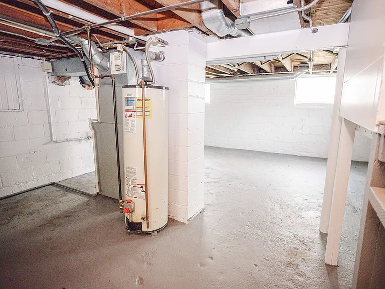 1554 Oak St #203 — Photo 30