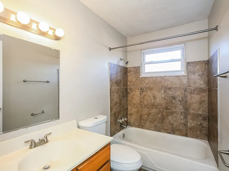 4623 N Richardt Ave — Photo 11