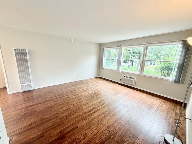 606 W Foothill Blvd — Photo 8