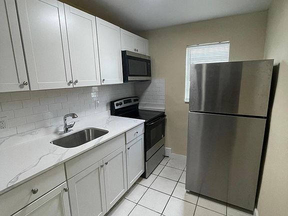 3rd image of 22 NW 8th Ave APT 1