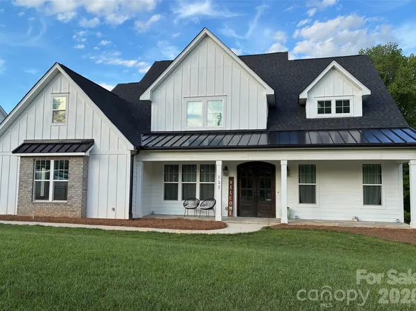 137 Streamside Estates Dr, Mooresville, NC 28117