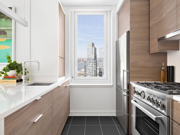 555 38th St APT 1901