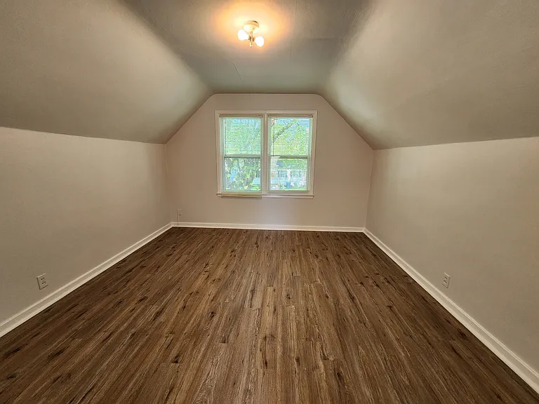 615 Kirkwood Ave — Photo 3