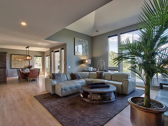 4th image of 2376 Clubhouse Dr