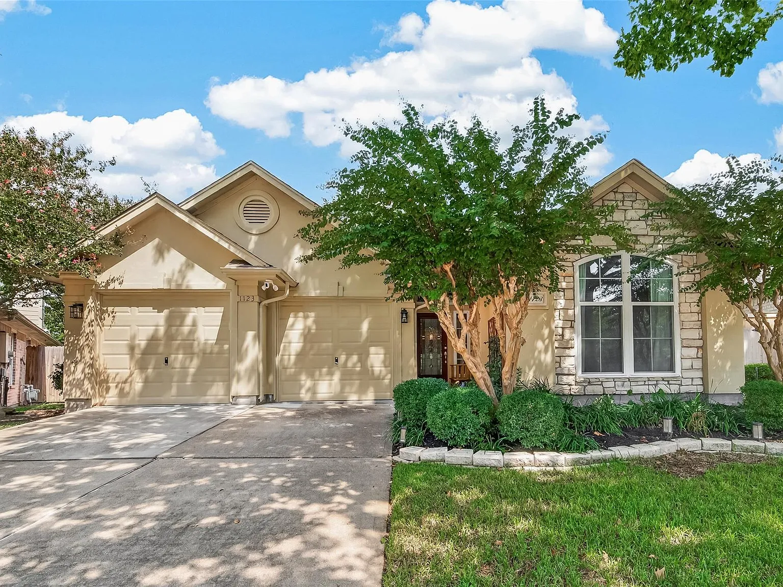3 bed, 2.0 bath, 2320 sqft, $3,499 — Photo 1