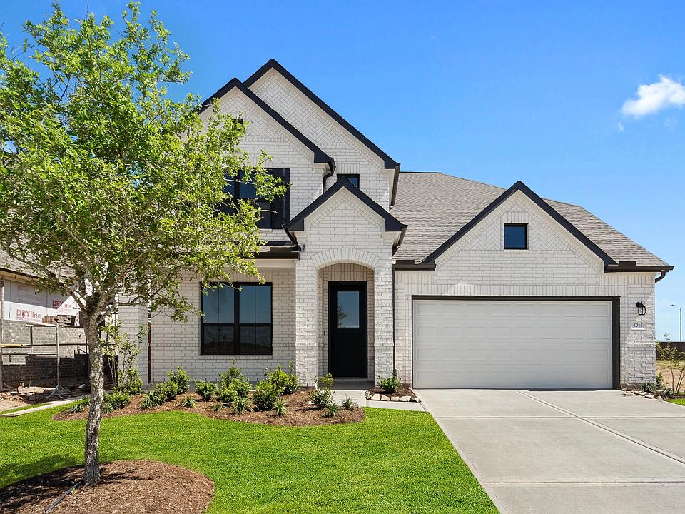 Welcome home to 5015 Waxwing Drive located in the community of Brookewater and zoned to Lamar CISD.