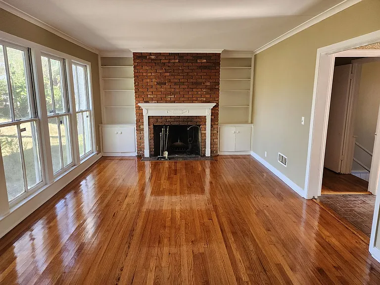1097 Bolton Ct — Photo 4