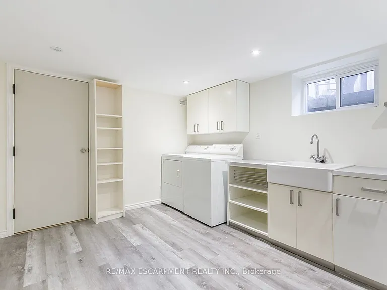 927 Teal Dr #2 — Photo 6
