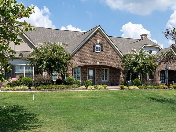 5th image of 266 Bellingdon Dr
