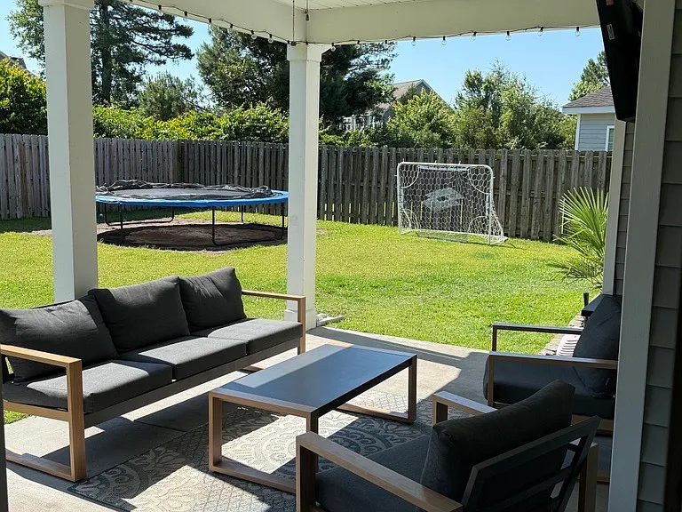 1444 Eastbourne Dr — Photo 38