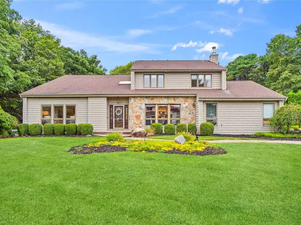 20 Annandale Road, Commack, NY 11725