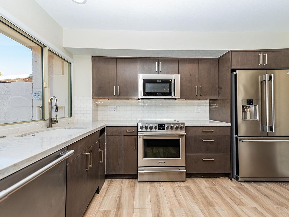 3790 N Granite Reef kitchen