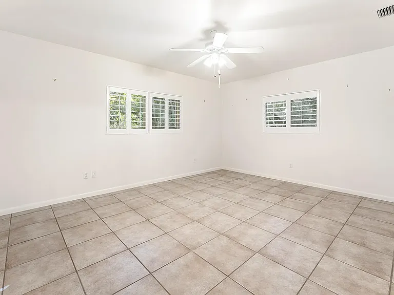 247 Bay Dr — Photo 9