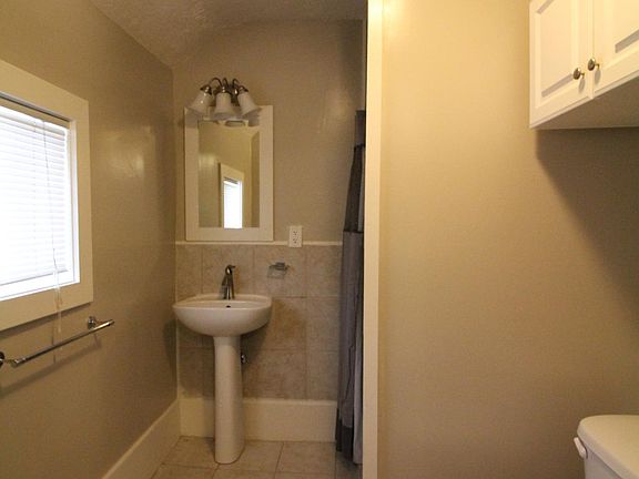 3rd image of 819 Douglas St NW