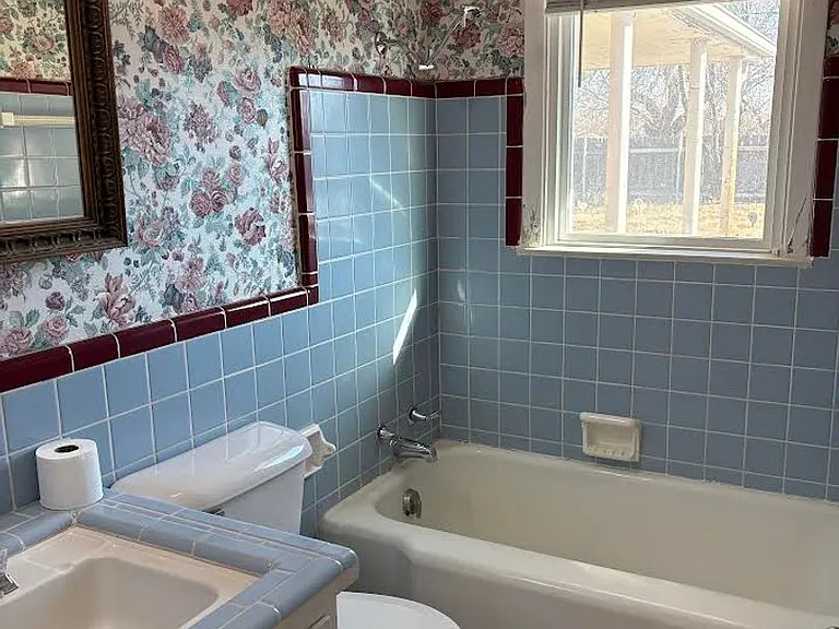 401 S Hoover St — Photo 3