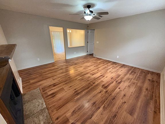 4th image of 46 Dogwood St