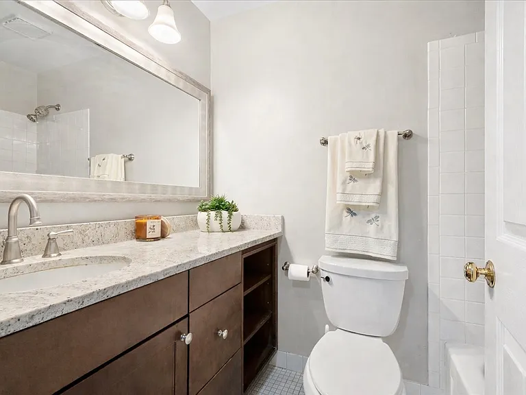226 Coventry Cir — Photo 9